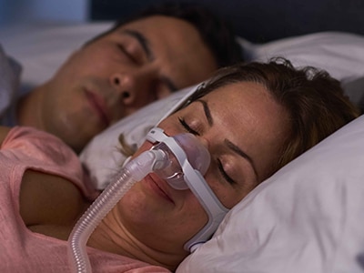 Nasenmaske-CPAP-Maske-Schlafapnoe-Patienten-ResMed